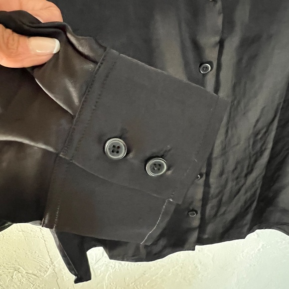 NWT SOLD OUT ARITZIA Wilfred Freeform Shirt Relaxed button-up shirt - Black, S - Picture 8 of 11